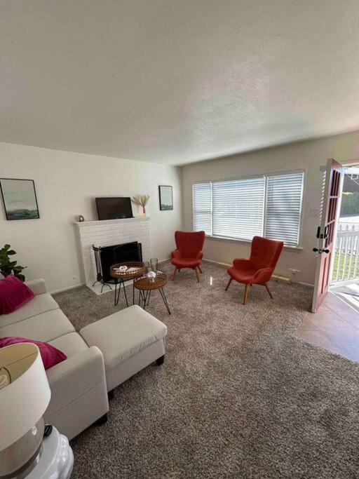 Entire Home By Newport Beach, Disneyland And Sna! Costa Mesa Extérieur photo