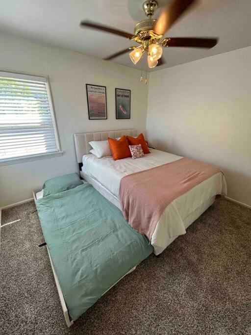 Entire Home By Newport Beach, Disneyland And Sna! Costa Mesa Extérieur photo